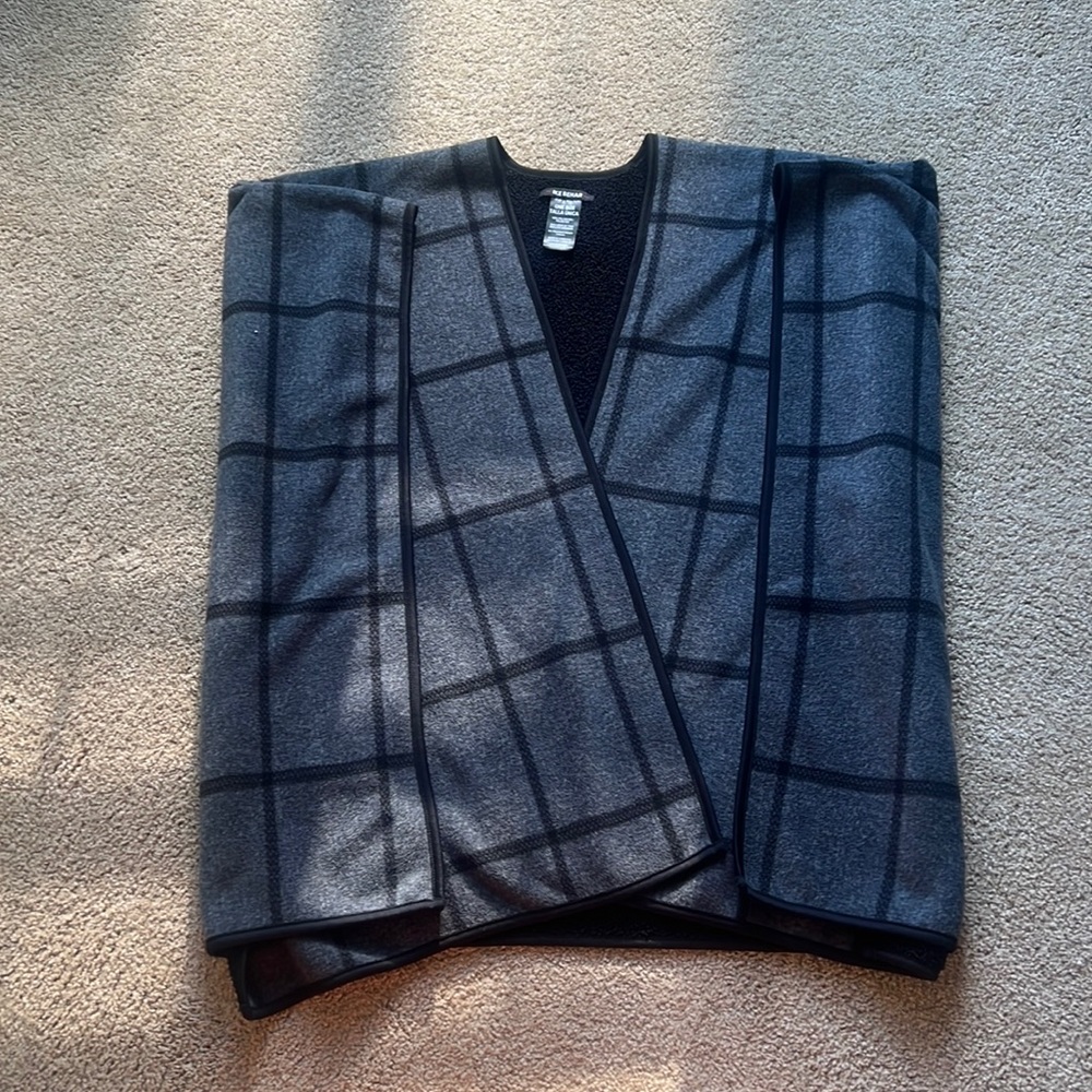 Ike Behar Grey Plaid Pancho, One Size